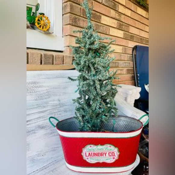 Jolly Saint Nick’s Laundry Co Oval Metal Bucket - Picture 8 of 10